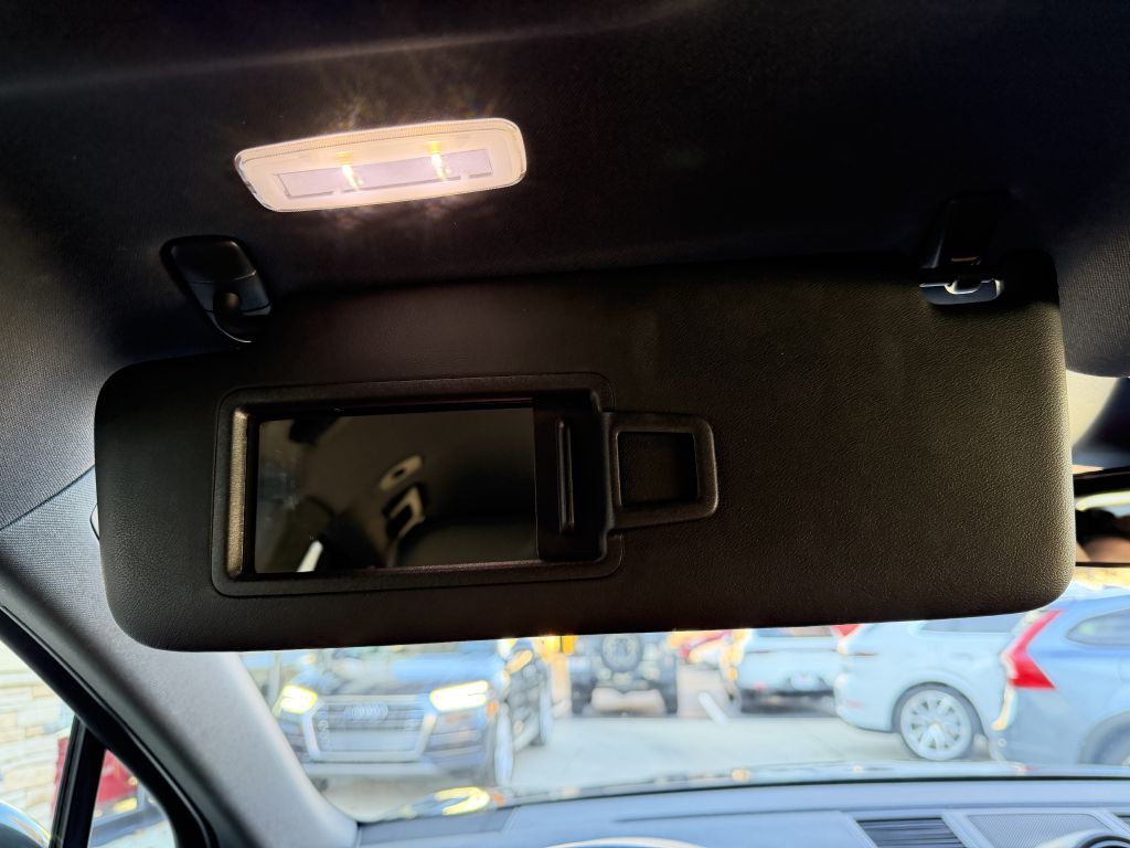 2022 Porsche Macan Image 53