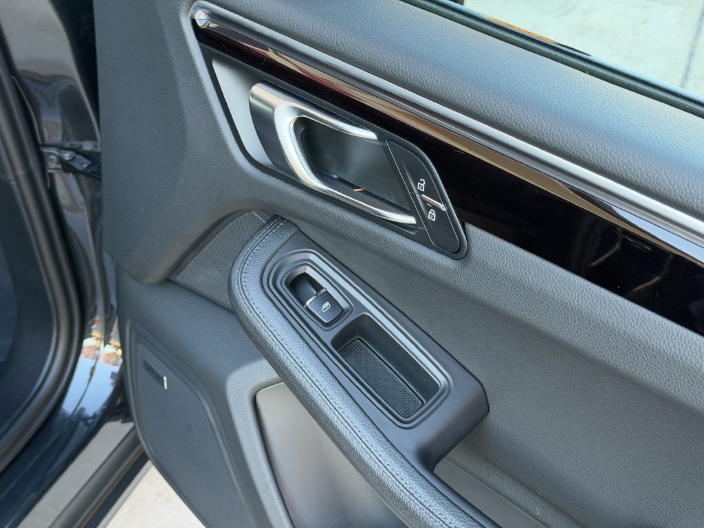 2022 Porsche Macan Image 56