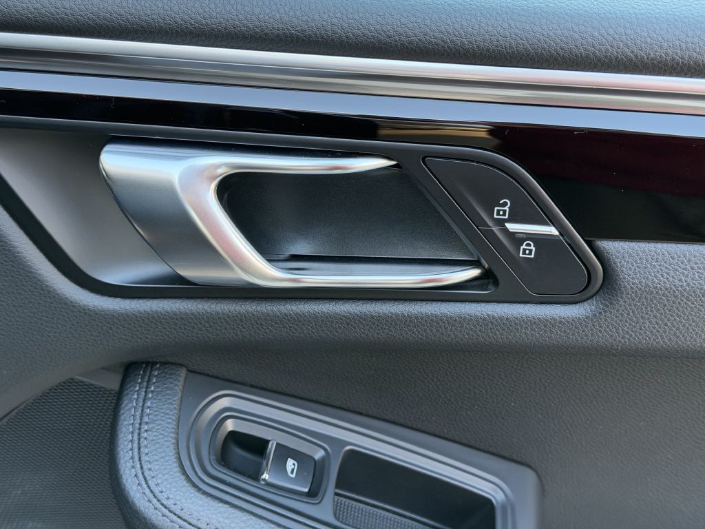 2022 Porsche Macan Image 57