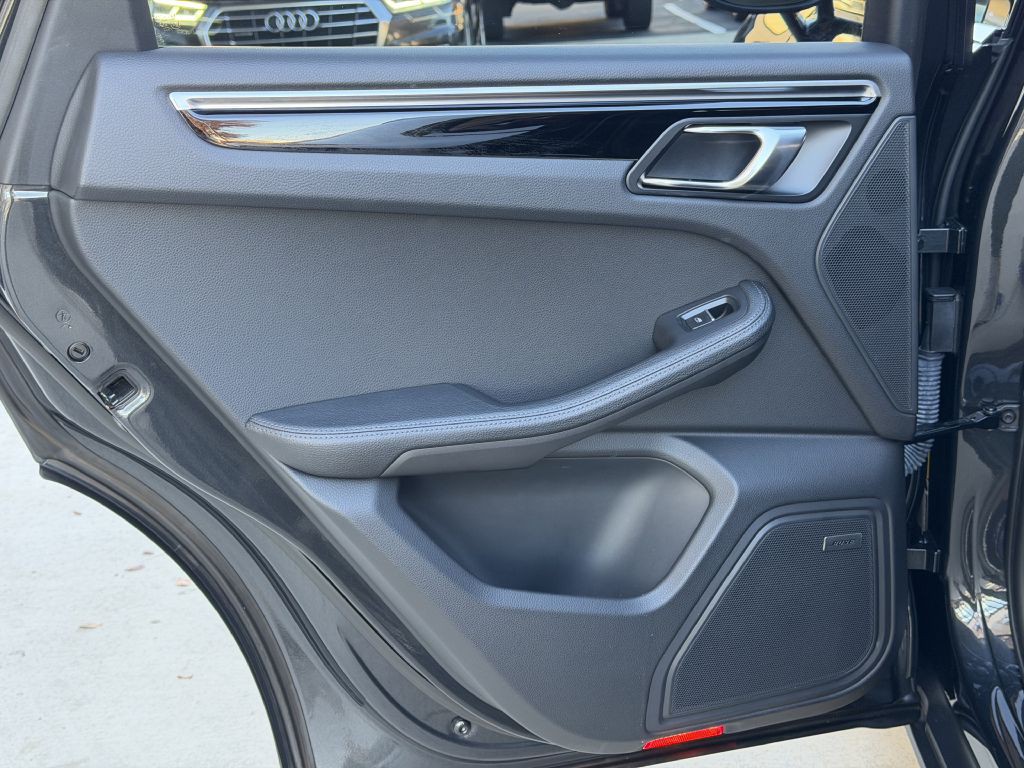 2022 Porsche Macan Image 69