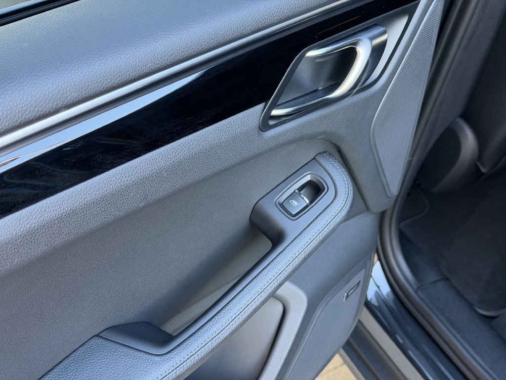 2022 Porsche Macan Image 70