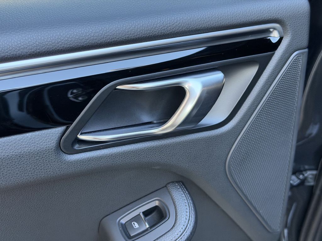 2022 Porsche Macan Image 71