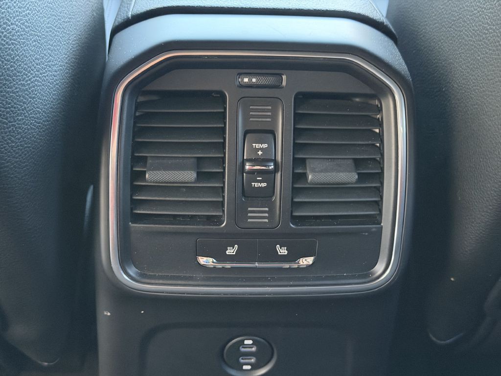 2022 Porsche Macan Image 76