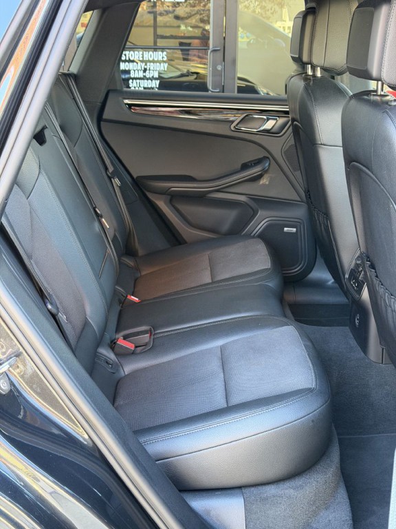 2022 Porsche Macan Image 79