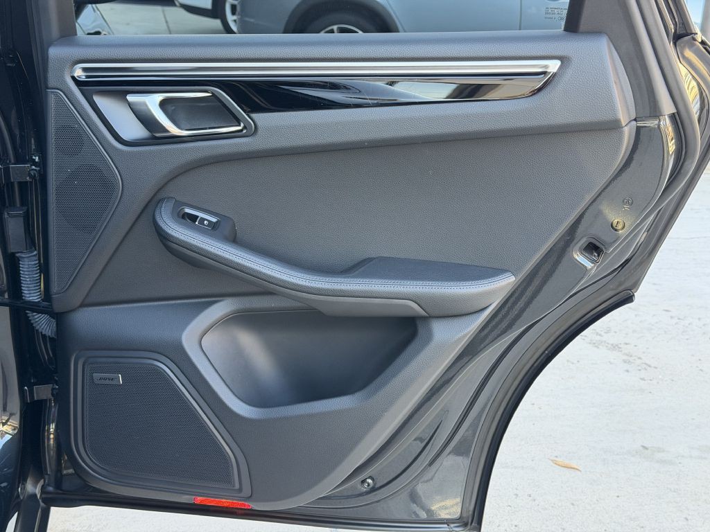 2022 Porsche Macan Image 80