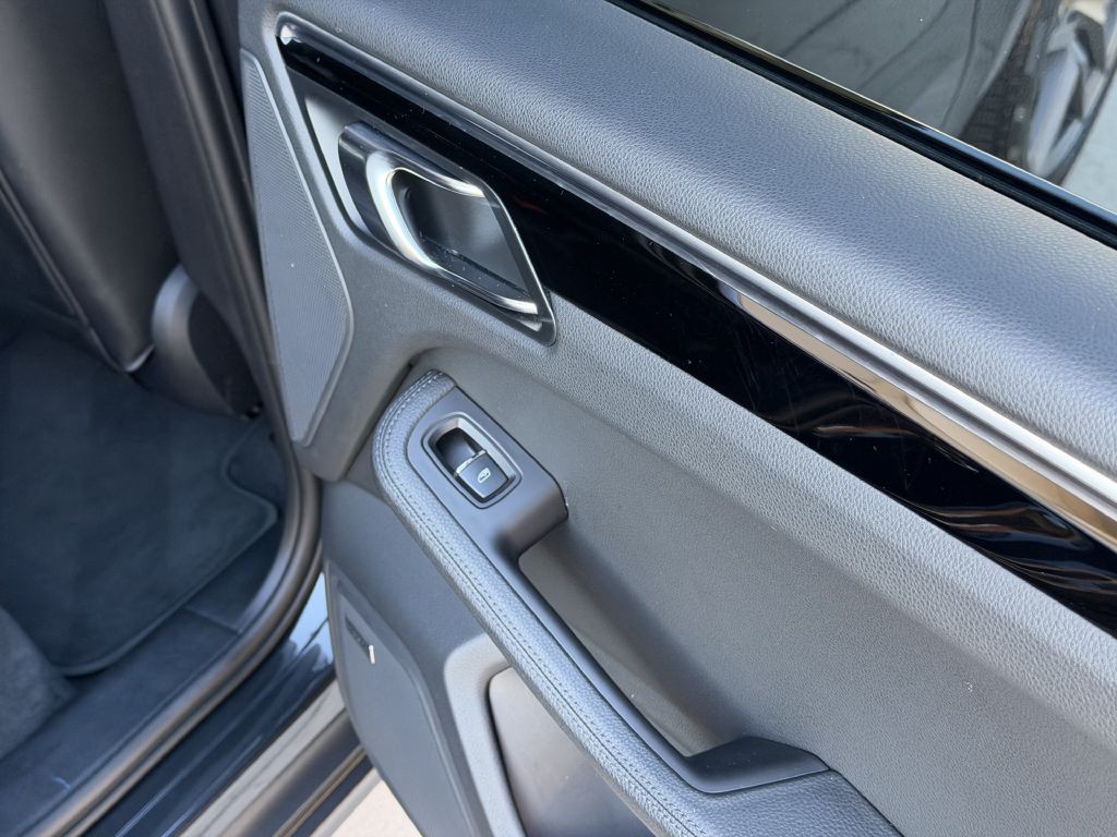 2022 Porsche Macan Image 81