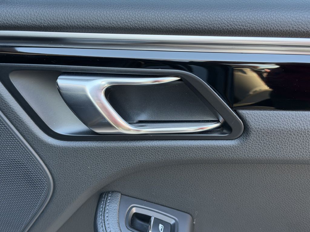 2022 Porsche Macan Image 82