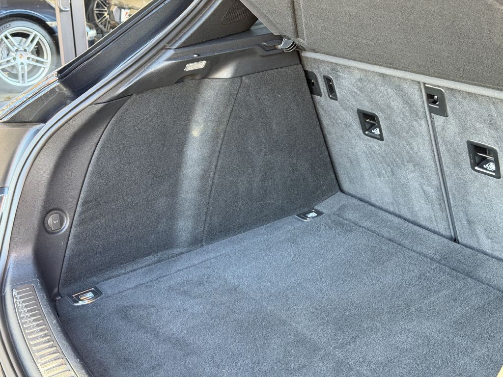 2022 Porsche Macan Image 89