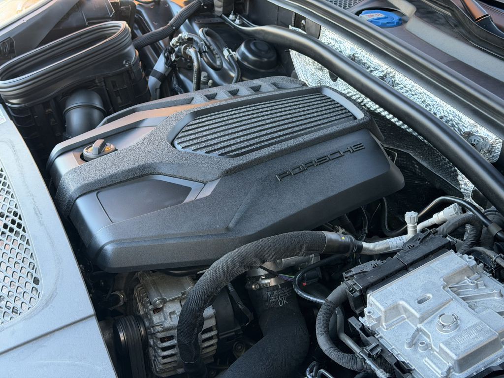 2022 Porsche Macan Image 96