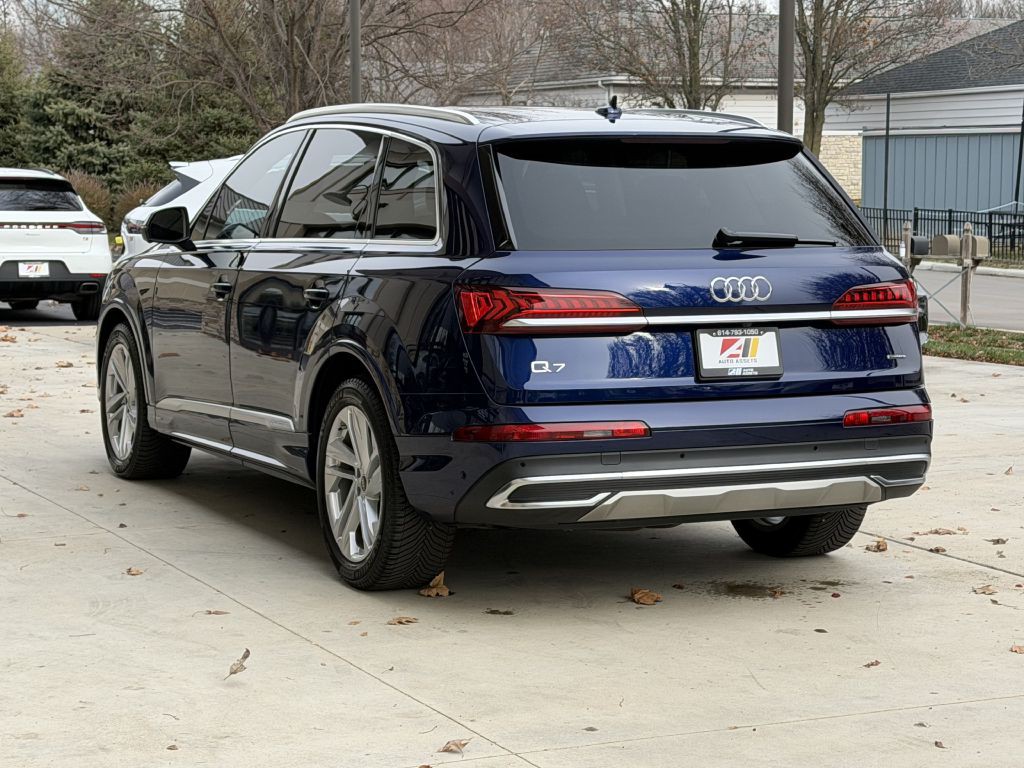 2022 Audi Q7 Image 9