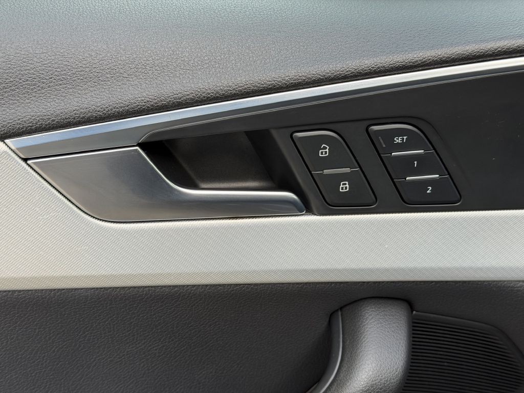 2017 Audi A4 Image 23