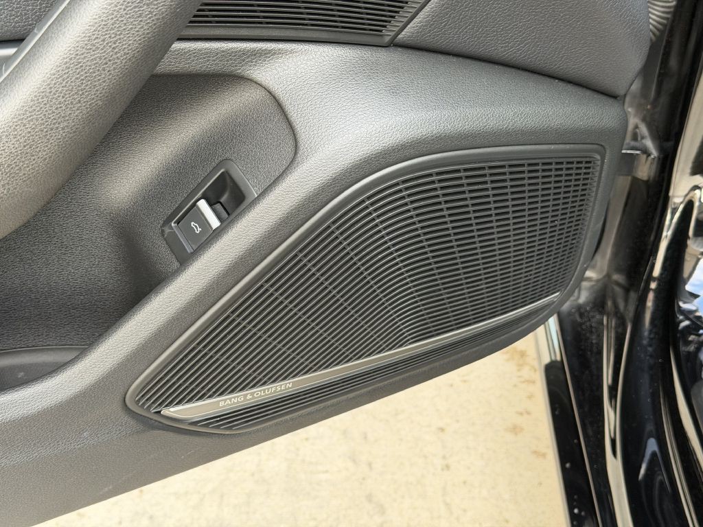 2017 Audi A4 Image 25