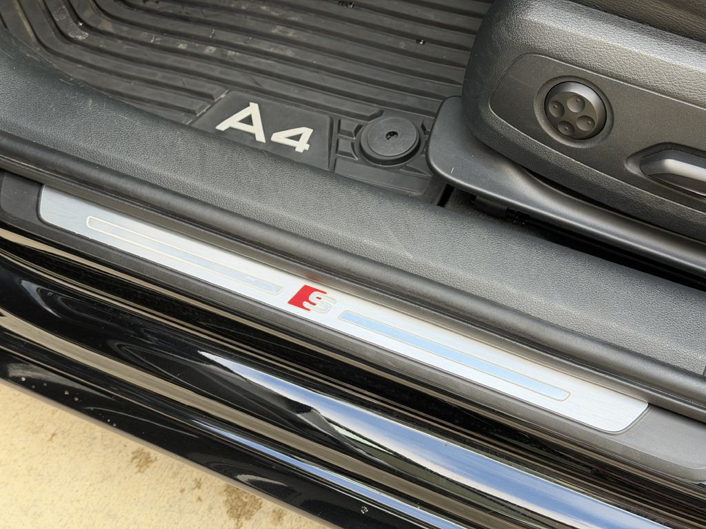 2017 Audi A4 Image 26