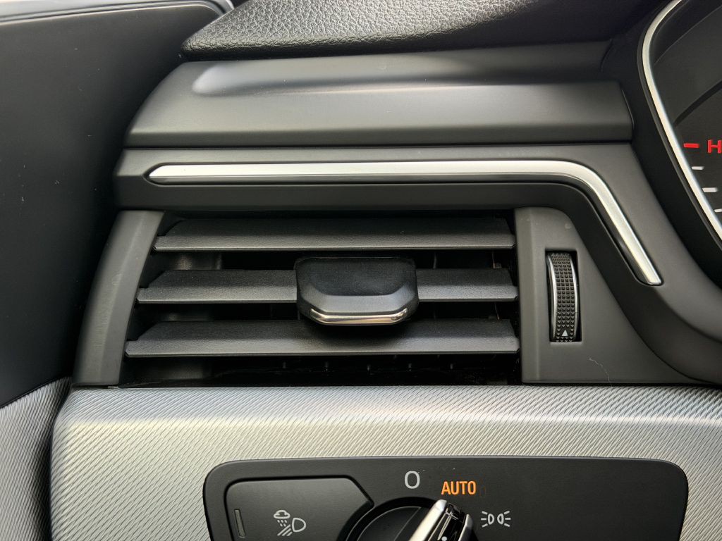 2017 Audi A4 Image 31