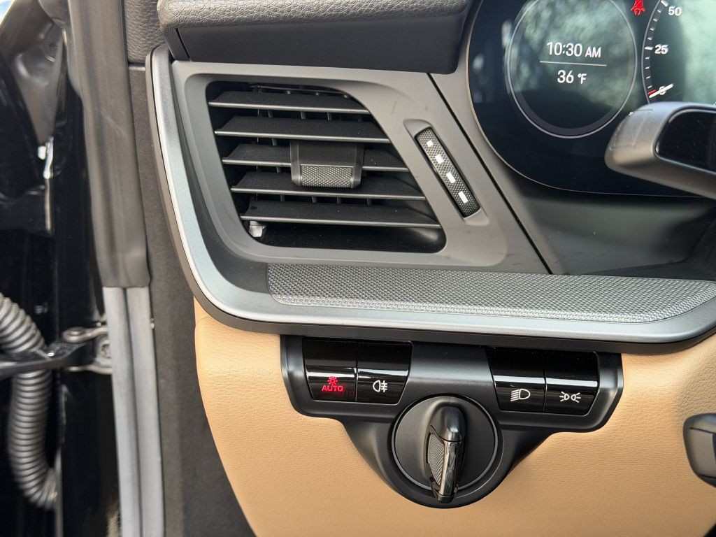 2020 Porsche 911 Image 32