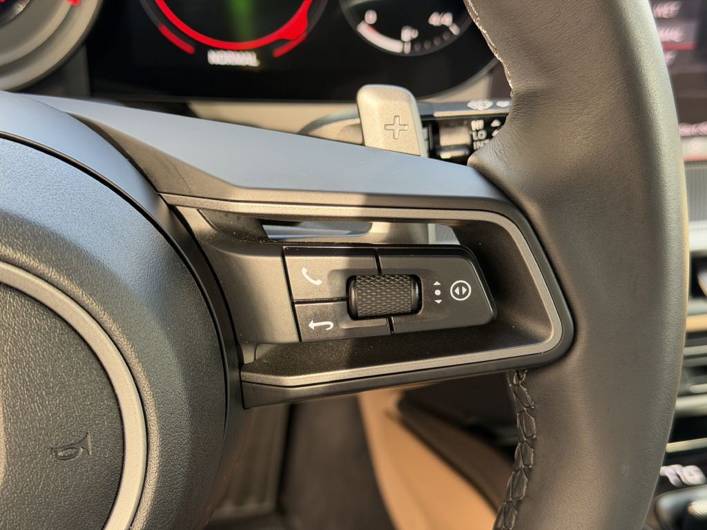 2020 Porsche 911 Image 36