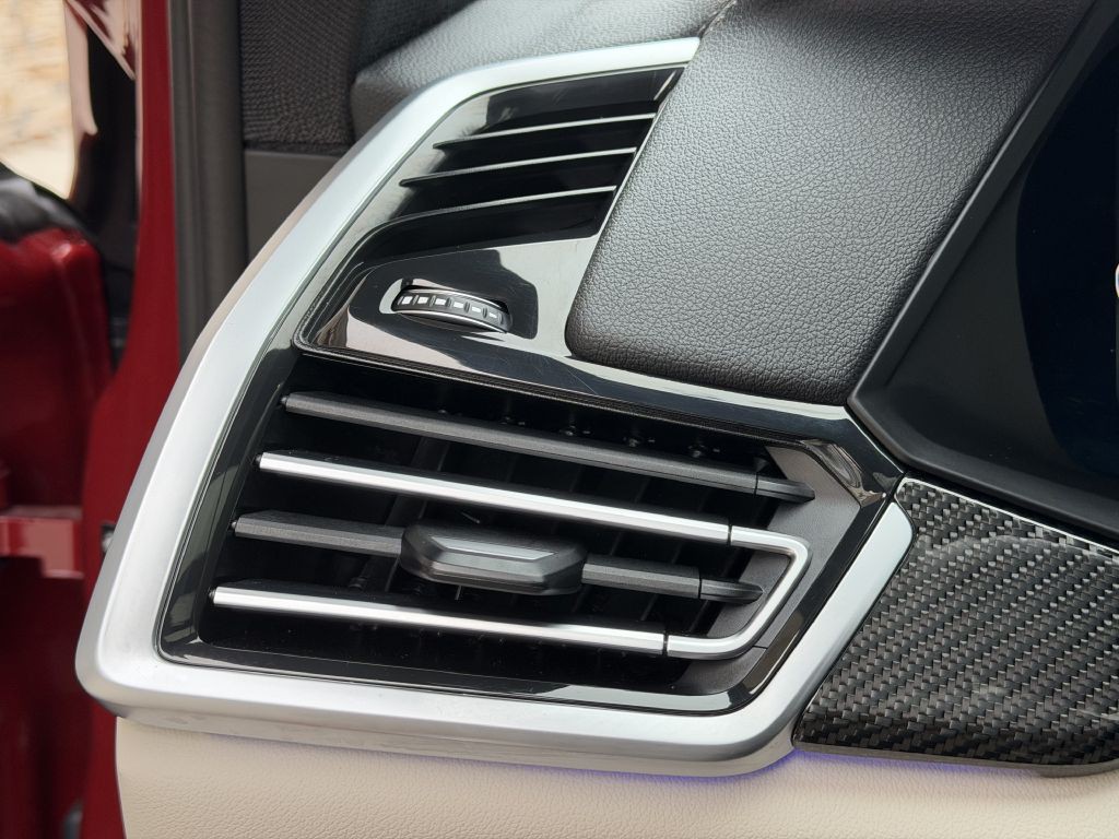 2023 BMW X6 Image 30