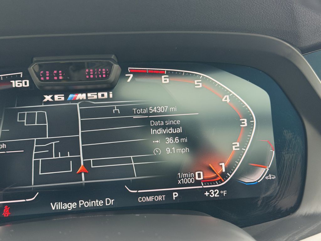 2023 BMW X6 Image 39