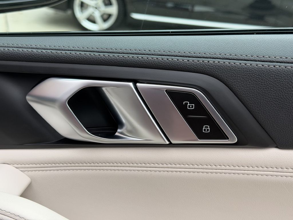 2023 BMW X6 Image 63