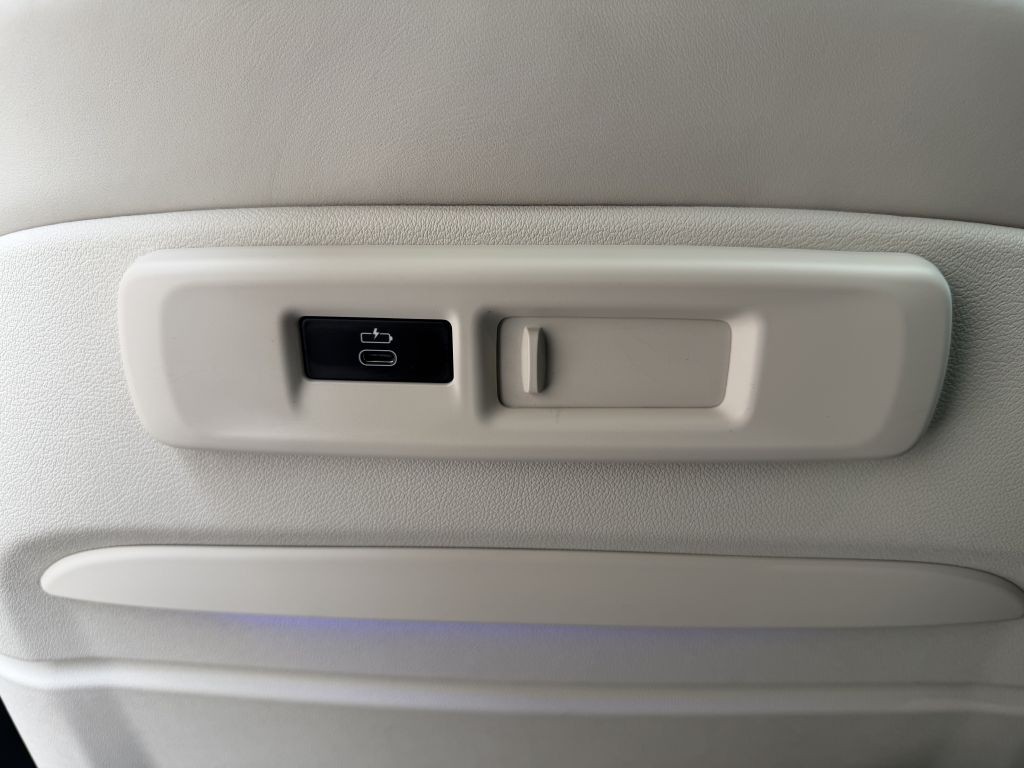 2023 BMW X6 Image 89