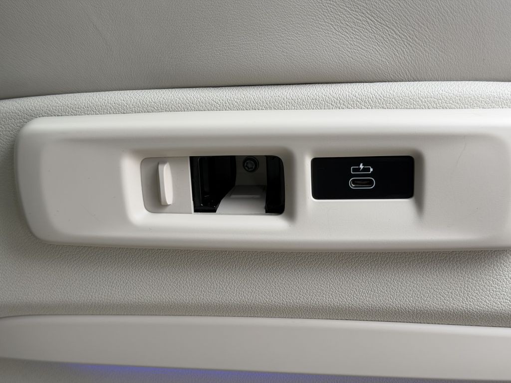 2023 BMW X6 Image 101