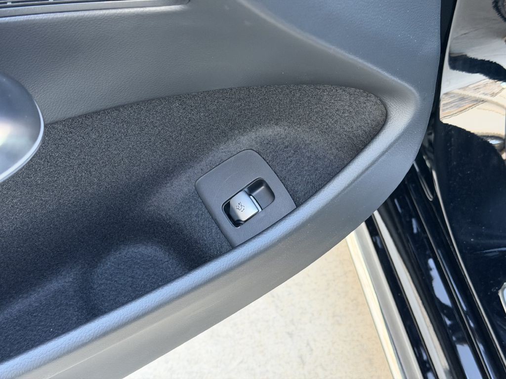 2025 Mercedes-Benz E-Class Image 21