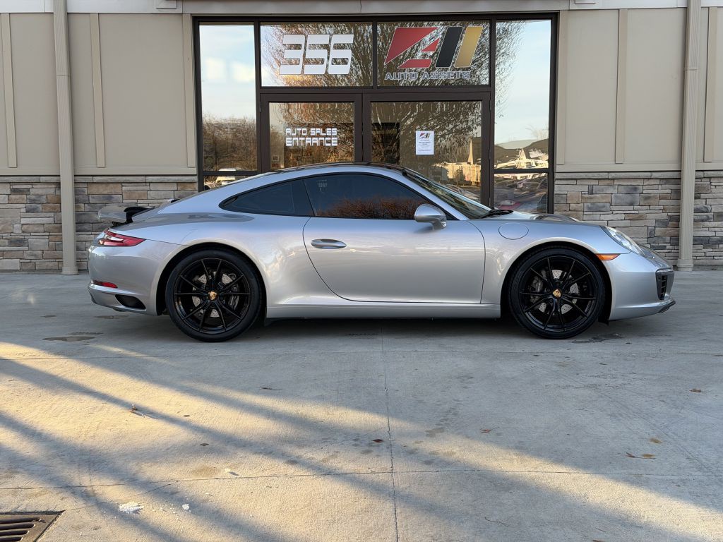 2017 Porsche 911 Image 2