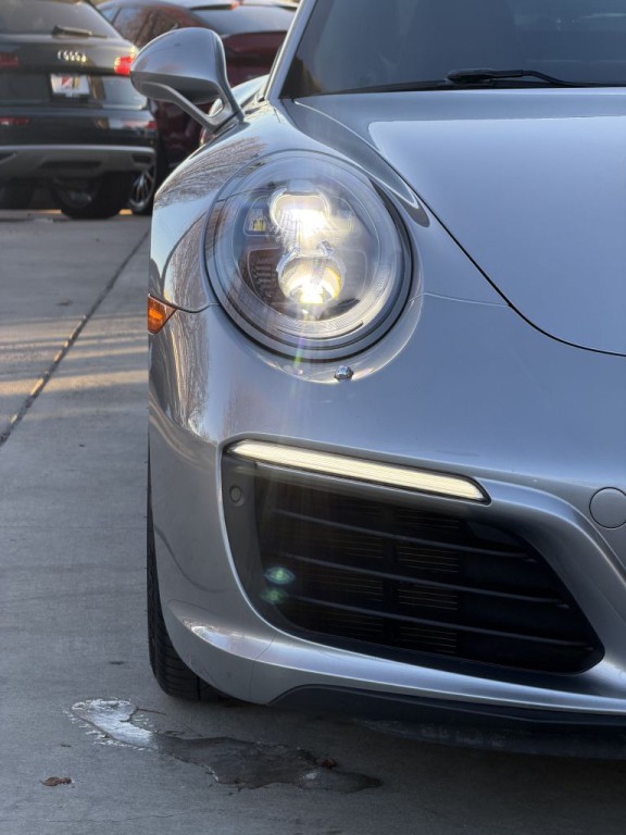 2017 Porsche 911 Image 12