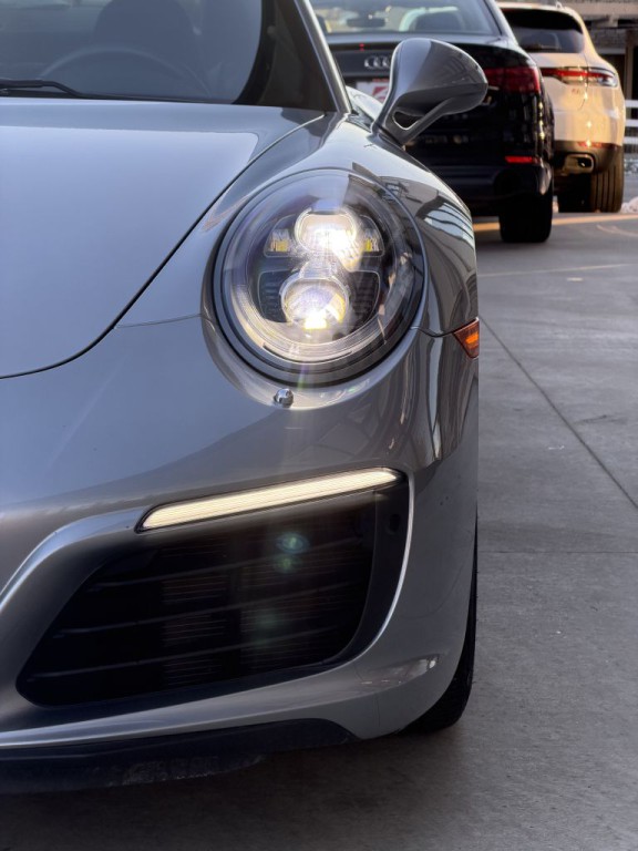 2017 Porsche 911 Image 13