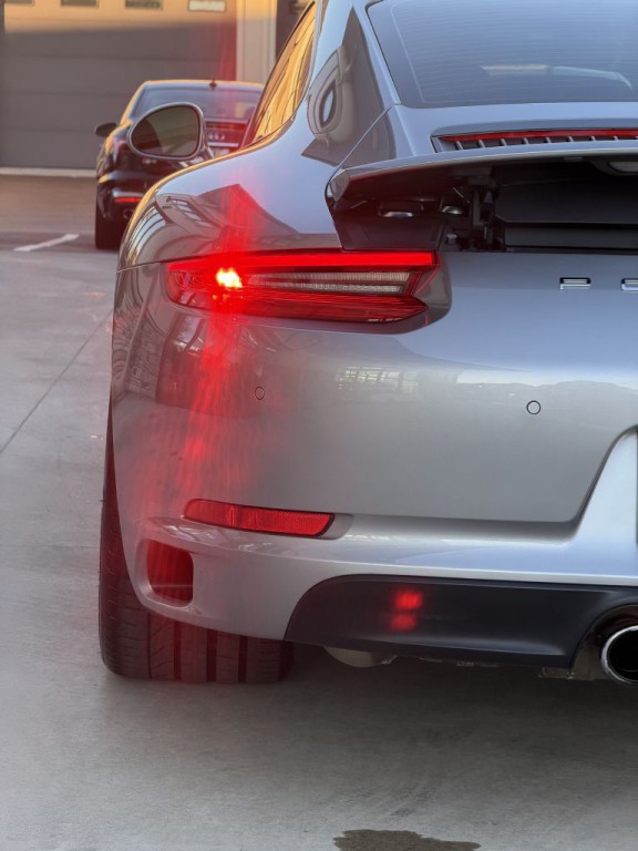 2017 Porsche 911 Image 14