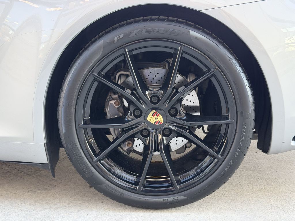 2017 Porsche 911 Image 17