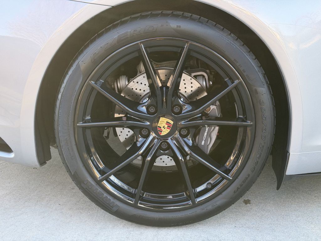 2017 Porsche 911 Image 18