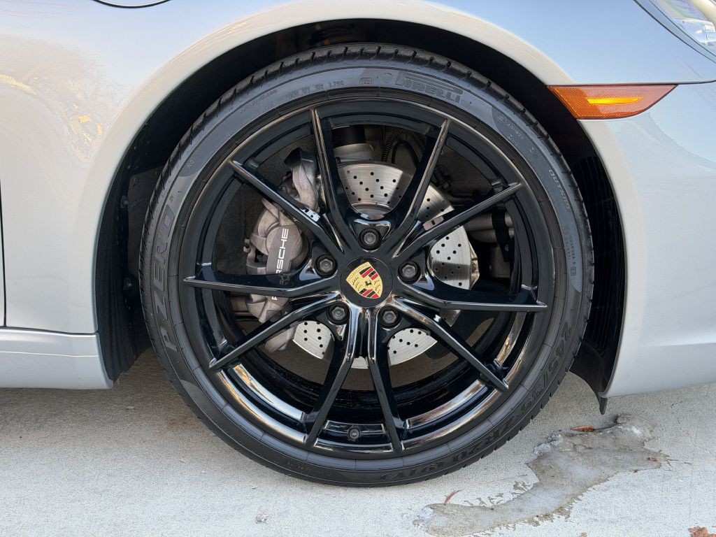 2017 Porsche 911 Image 19