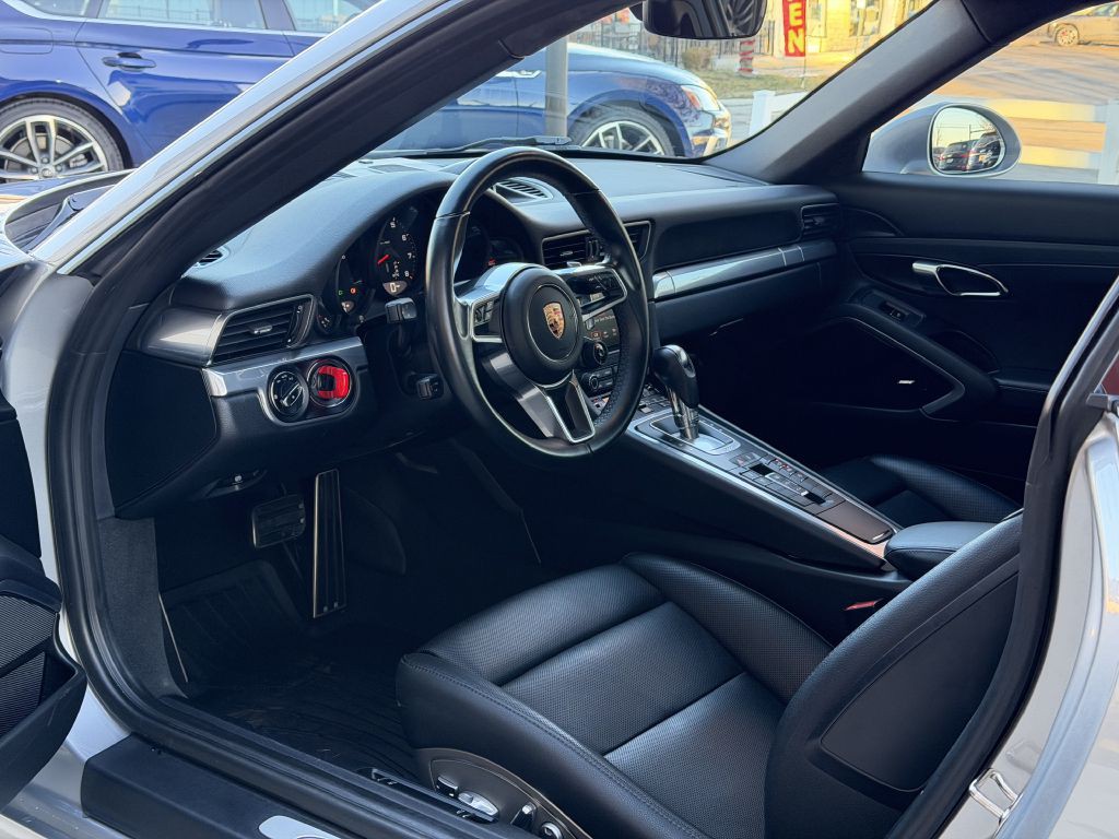 2017 Porsche 911 Image 21