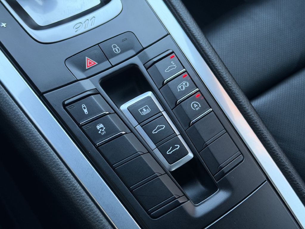 2017 Porsche 911 Image 51