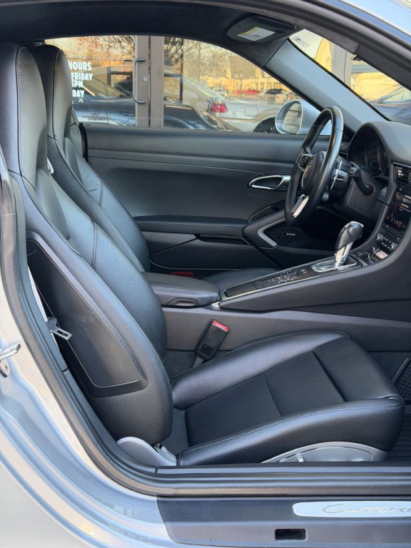 2017 Porsche 911 Image 60