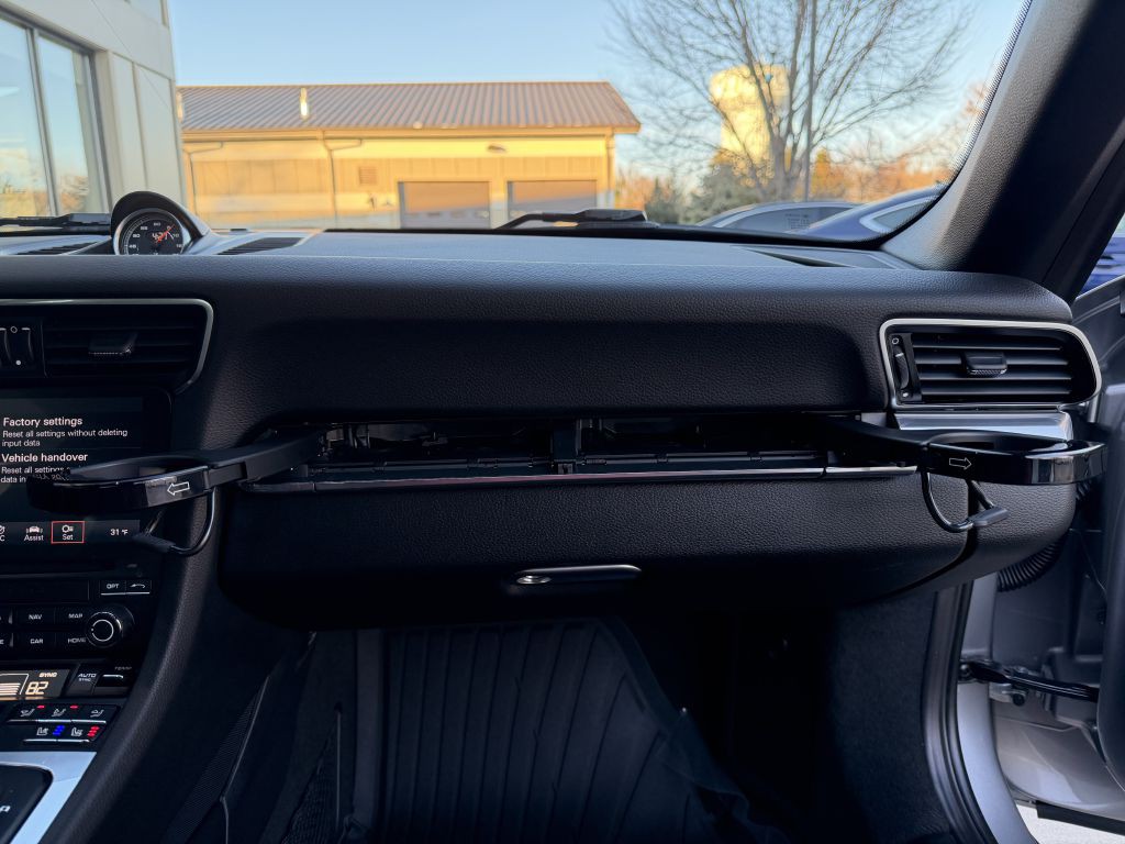 2017 Porsche 911 Image 73