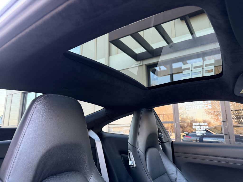 2017 Porsche 911 Image 80