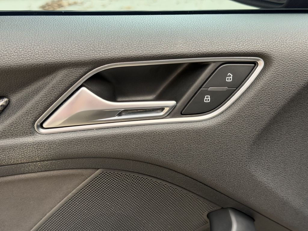 2018 Audi RS3 Image 23