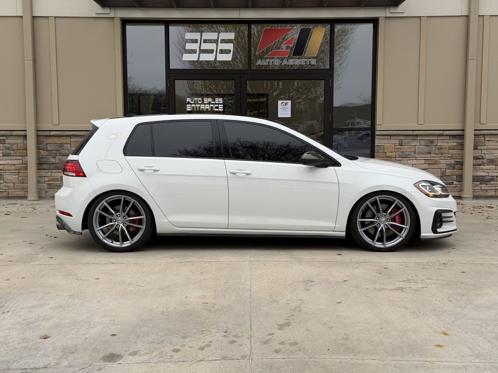 2019 Volkswagen GTI Image 2