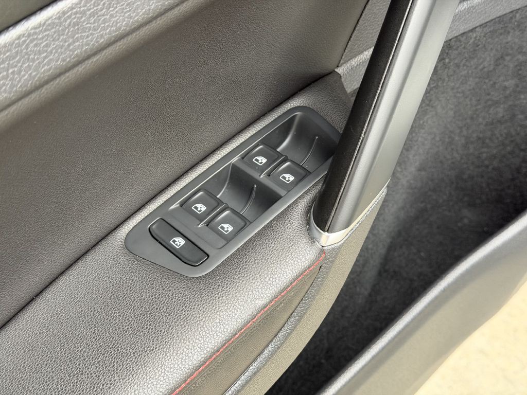 2019 Volkswagen GTI Image 24