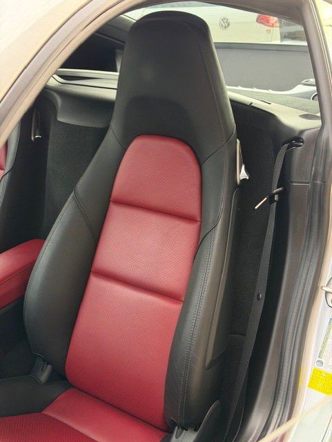 2024 Porsche Cayman Image 30