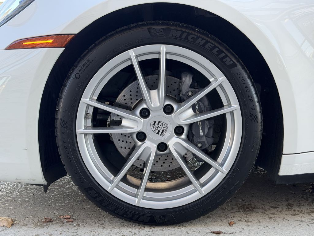 2021 Porsche 911 Image 16