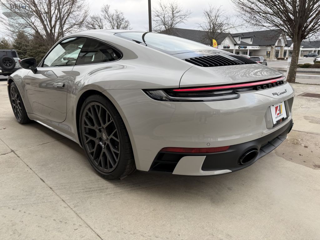 2023 Porsche 911 Image 7