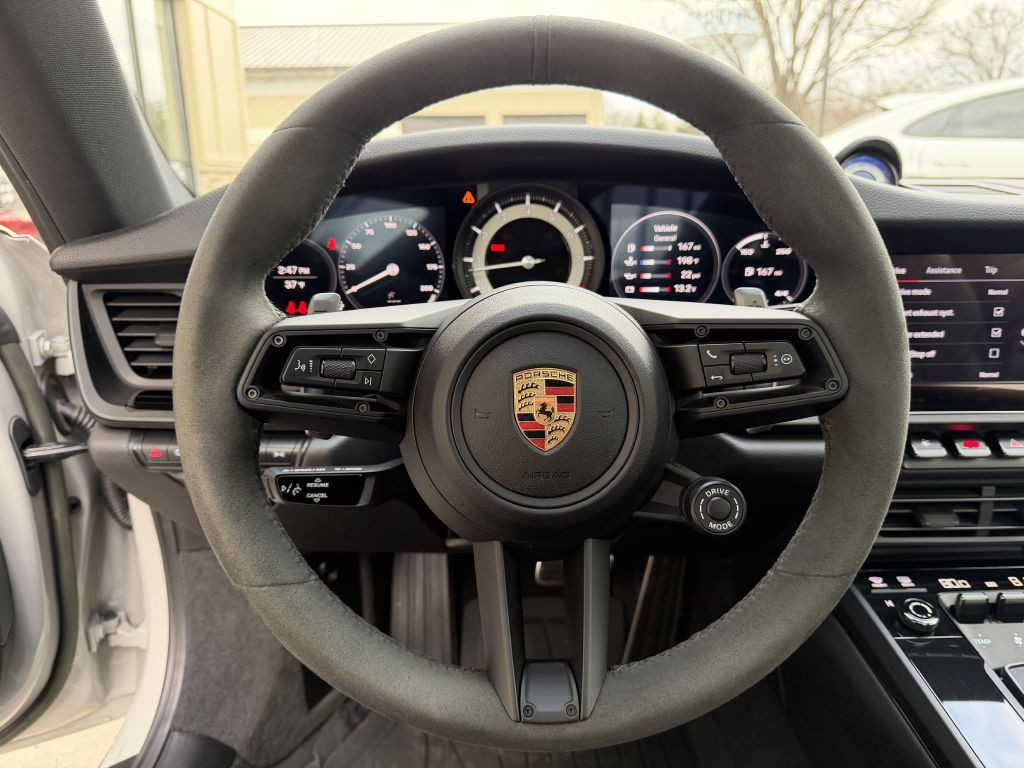 2023 Porsche 911 Image 32