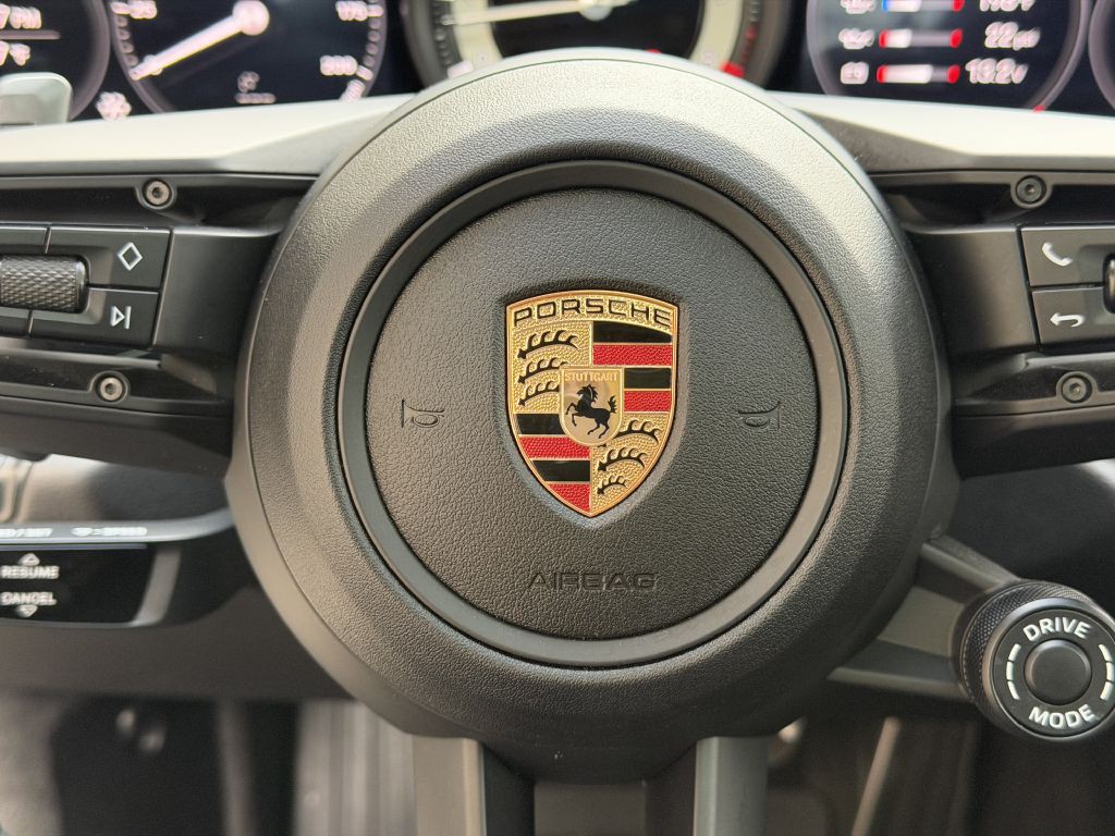 2023 Porsche 911 Image 33