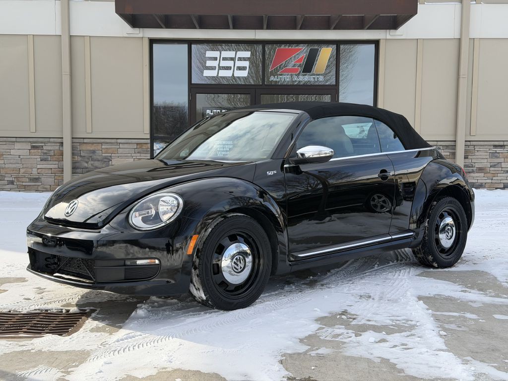 2013 Volkswagen Beetle Image 1