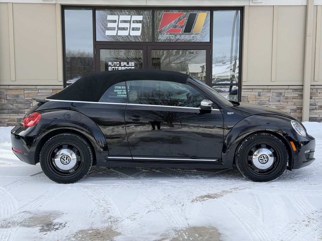 2013 Volkswagen Beetle Image 2