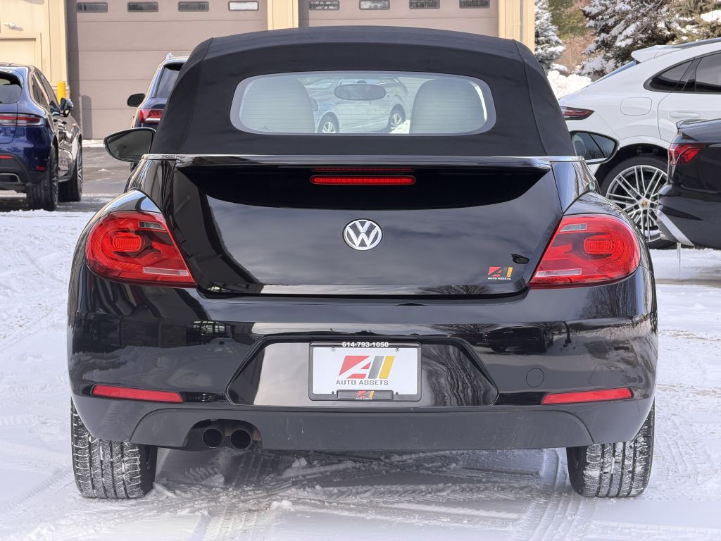 2013 Volkswagen Beetle Image 8