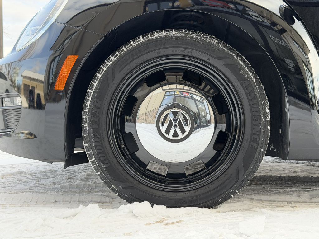 2013 Volkswagen Beetle Image 14